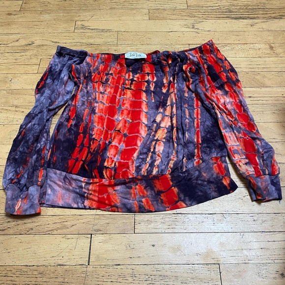 Va va by joy Han top. Size large top. Very attractive. Red/ navy. Size large. - Picture 1 of 4